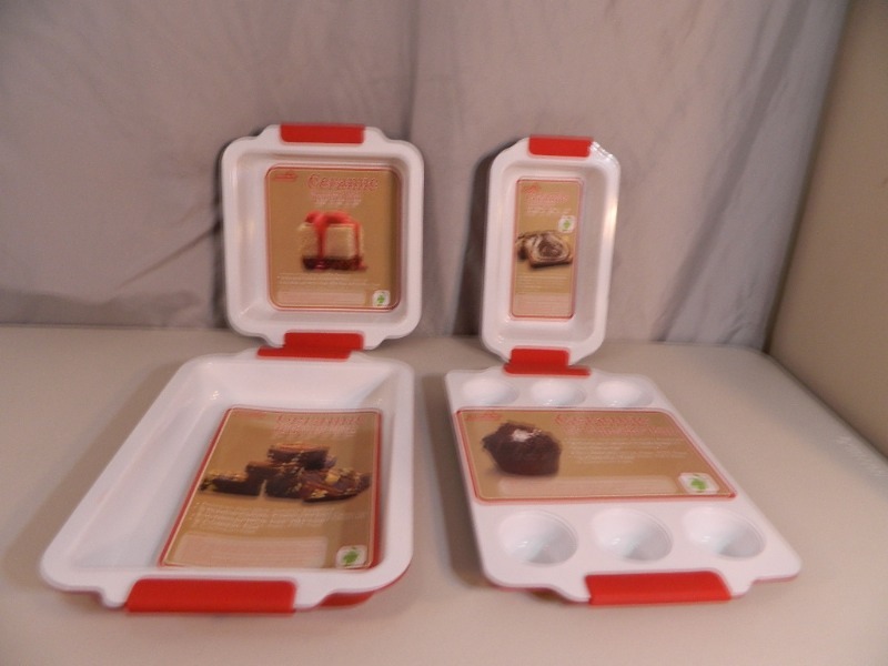 lot 70 image: 4 New Ceramic Baking Pans