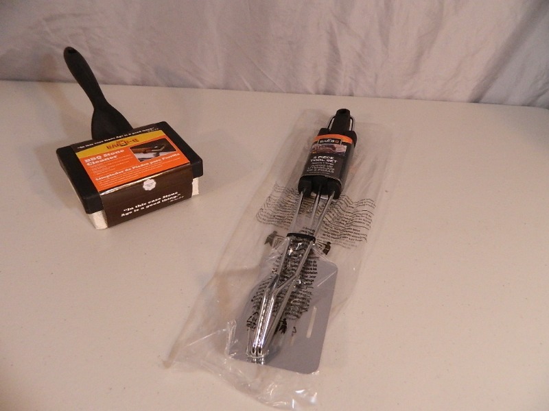 lot 100 image: New BBQ Items