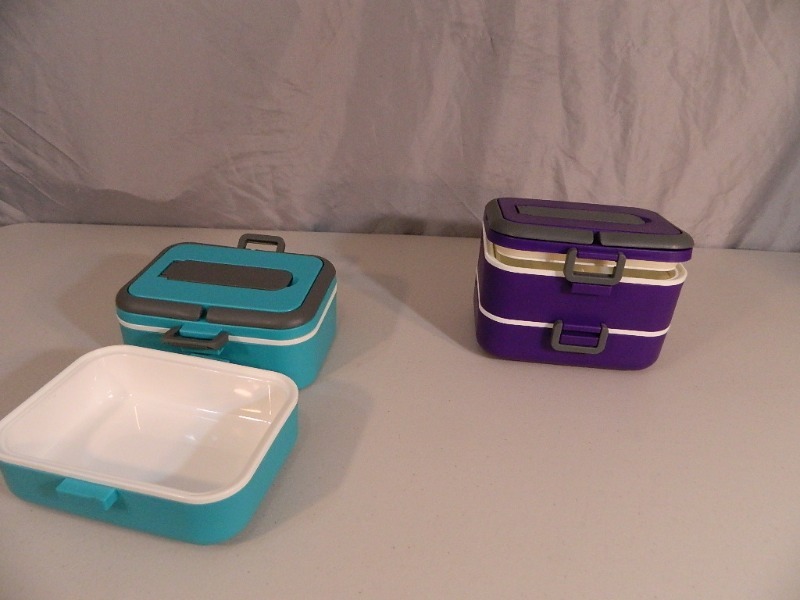lot 102 image: 2 New 2 Tier Bento Style Lunchboxes