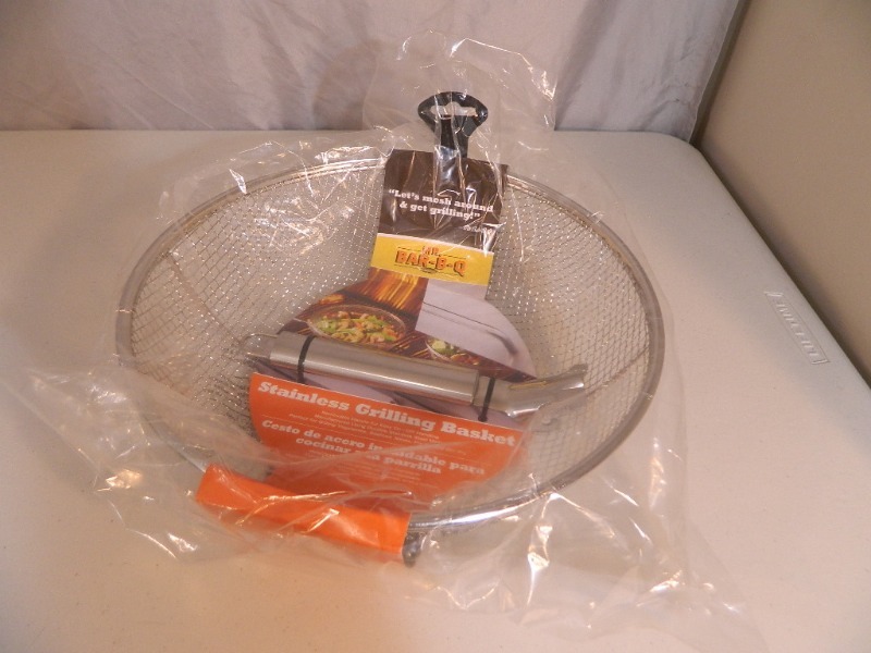 lot 103 image: New Stainless Steel Grilling Basket