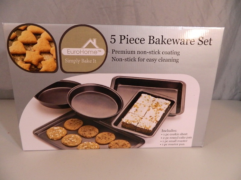 lot 130 image: New 5pc Bakeware Set