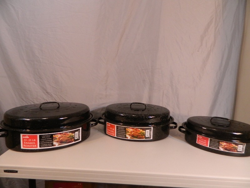 lot 149 image: 3 New Roaster Pans with Lids