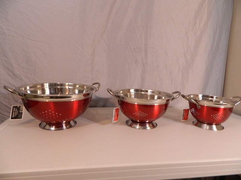lot 153 image: New 3pc Stainless Steel Colander Set