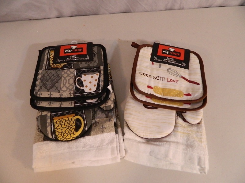 lot 193 image: 2 New 5 Pc Kitchen Sets