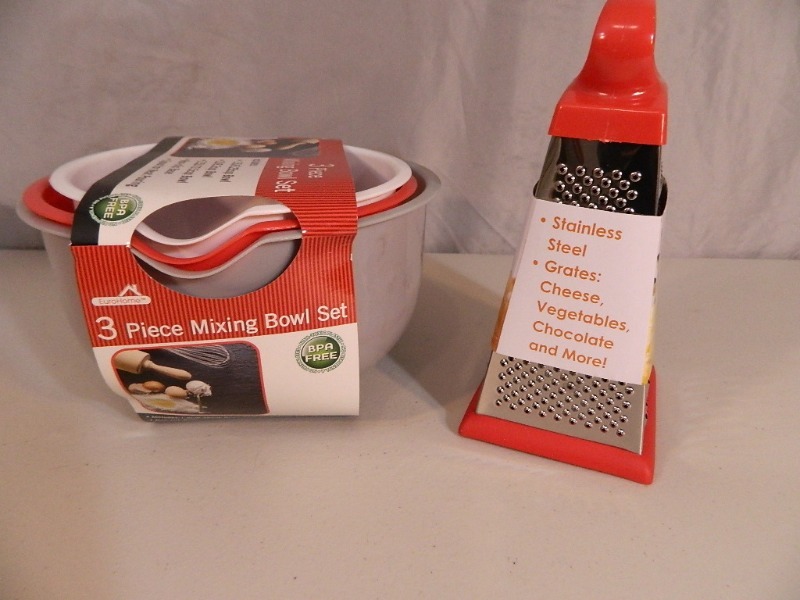 lot 194 image: New Mixing Bowl Set and Grater