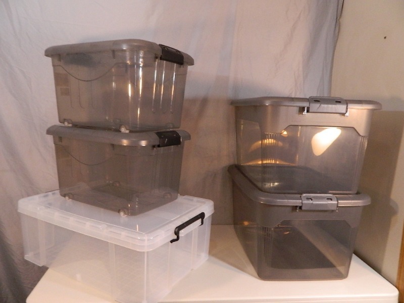 lot 198 image: 5 New Totes with Lids