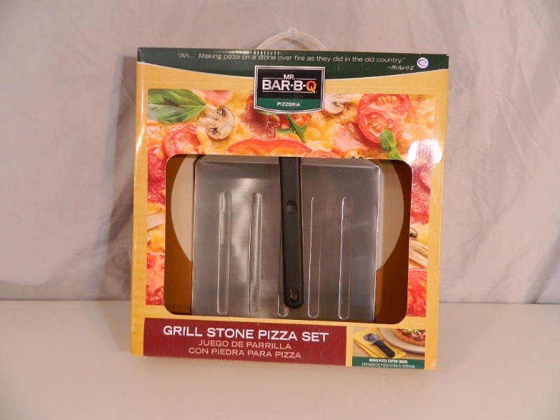 lot 210 image: New Grill Stone Pizza Set