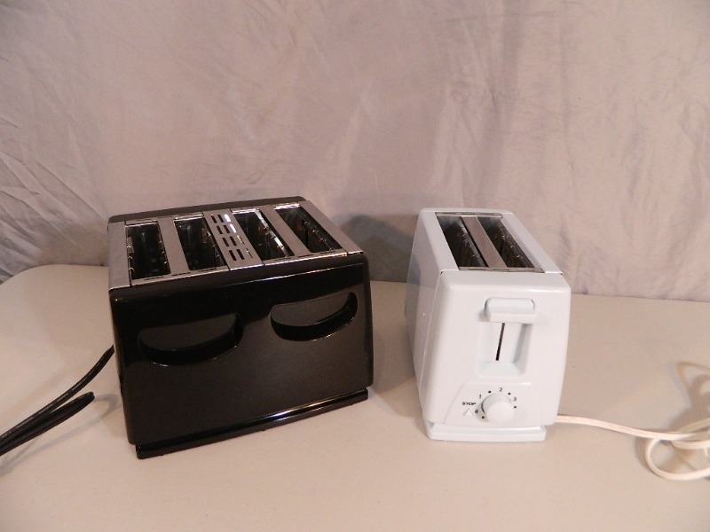 lot 219 image: 2 New Toasters