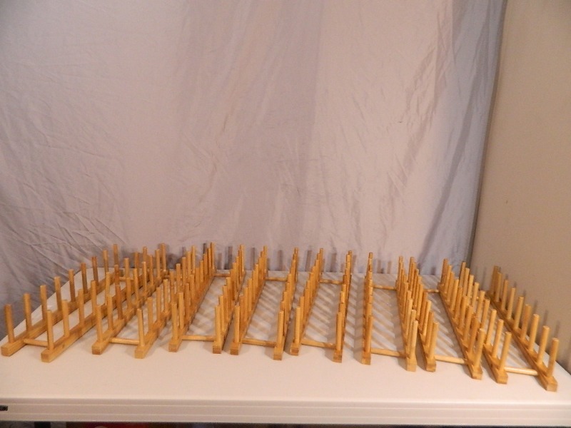 lot 221 image: 8 Display Model Plate HolderHolders