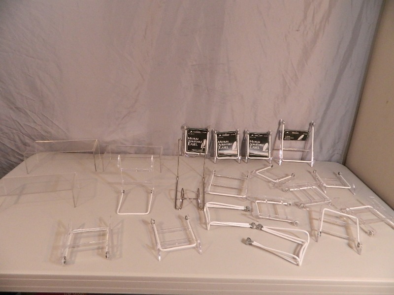 lot 242 image: Displays and Easels