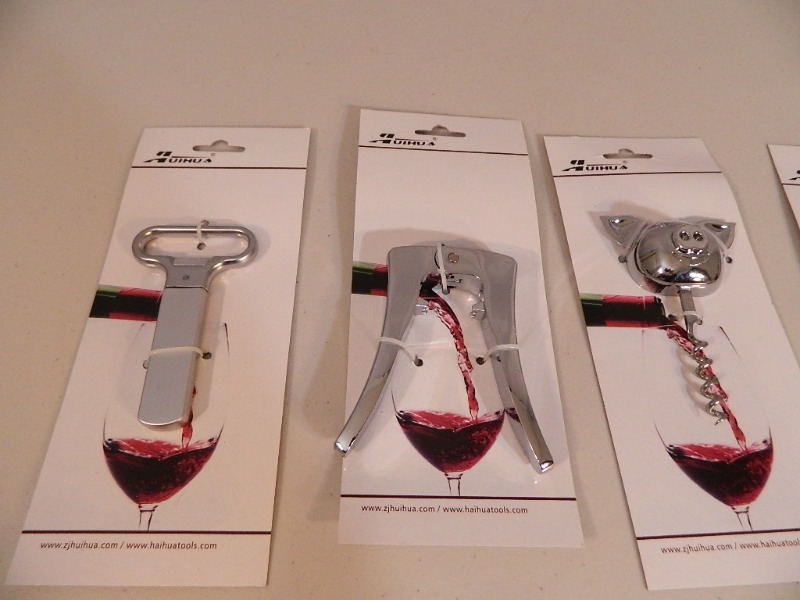 lot 248 image: 5 New Metal Wine Accessories