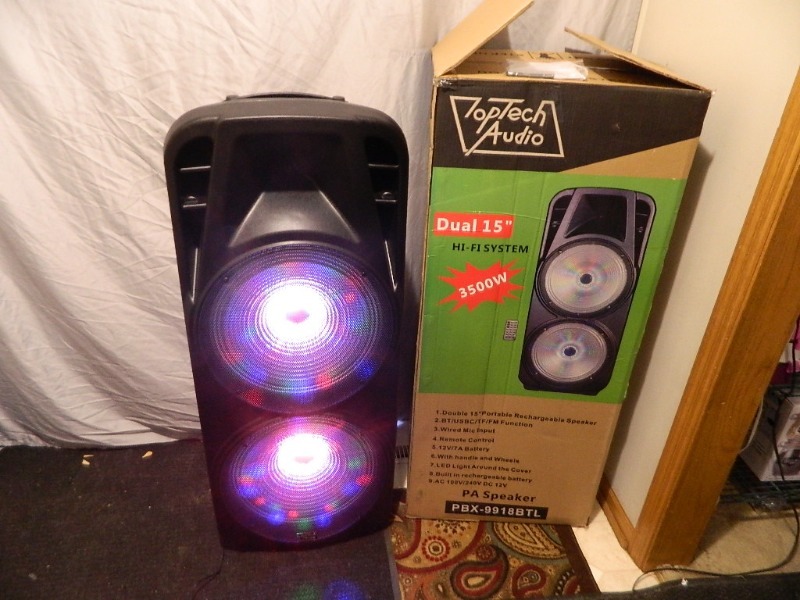 lot 3 image: New Portable Party Speaker with Lights