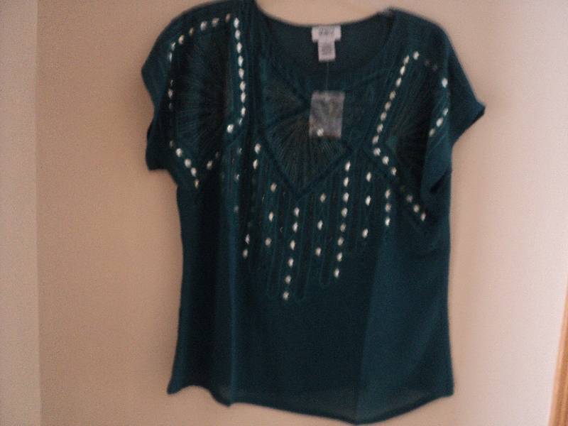 Monroe and Main size M  top...