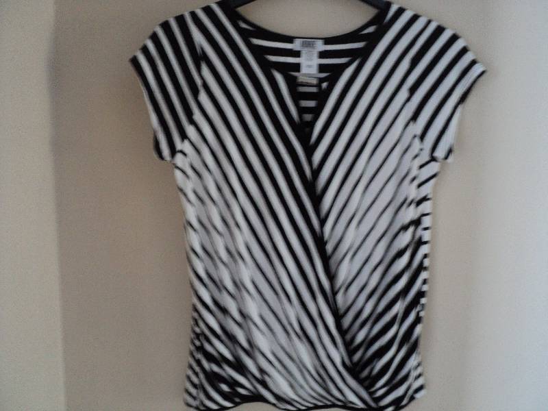 Monroe and Main size L black and wh...