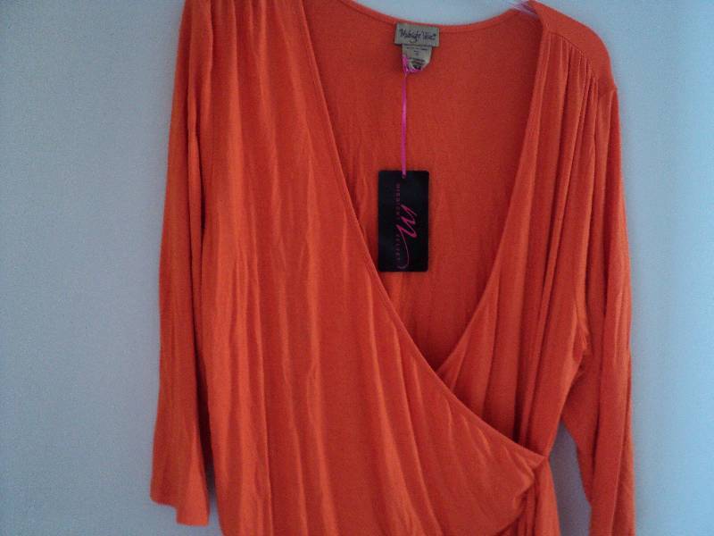 Midnight Velvet size 1X orange top...