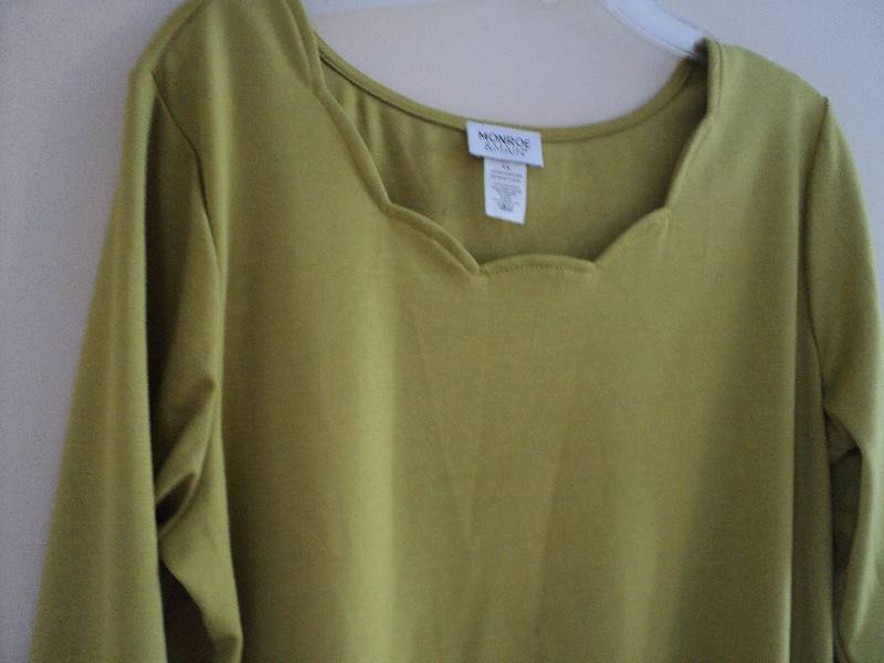 Monroe and Main size 1X top...
