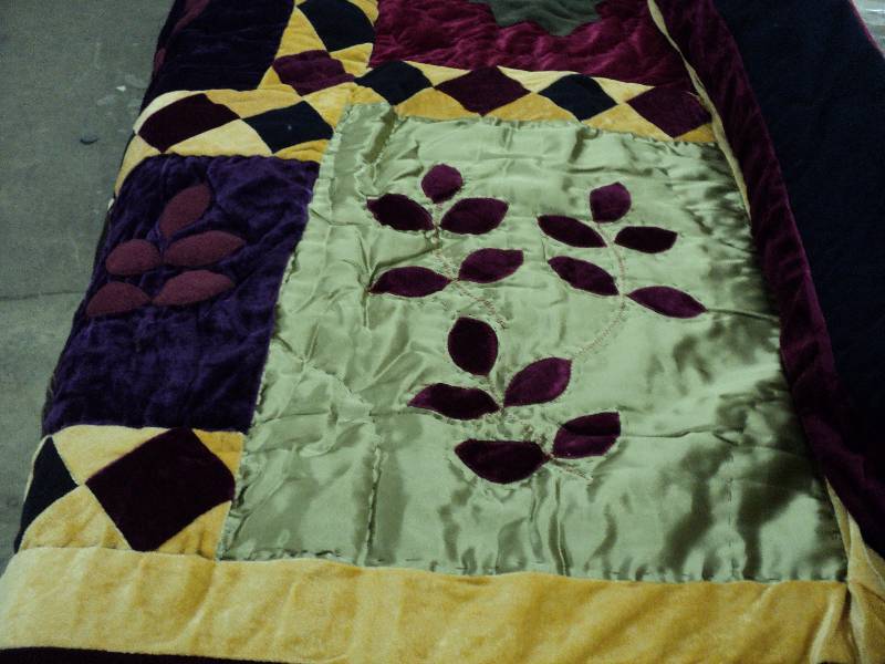 Velour bedspread size 86x86...