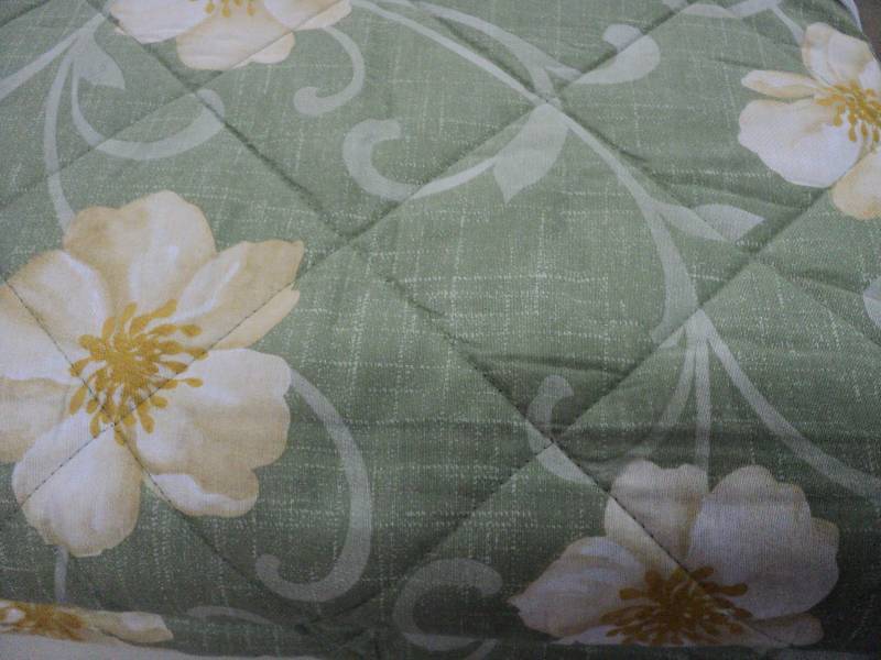 Twin size floral bedspread...