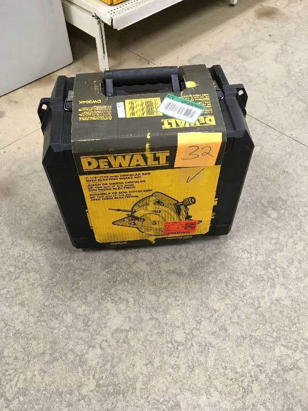 DeWalt 7-14 Circular Saw with Electric Brake Kit In working conditions