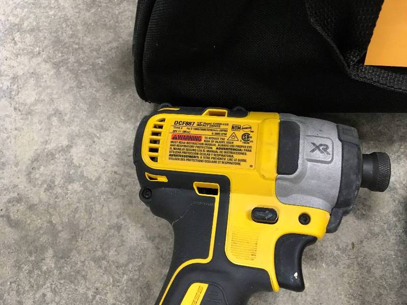DeWalt 20-Volt Max XR Lithium-Ion Cordless Brushless 3 Speed 14 in. Impact Driver Kit In working conditions