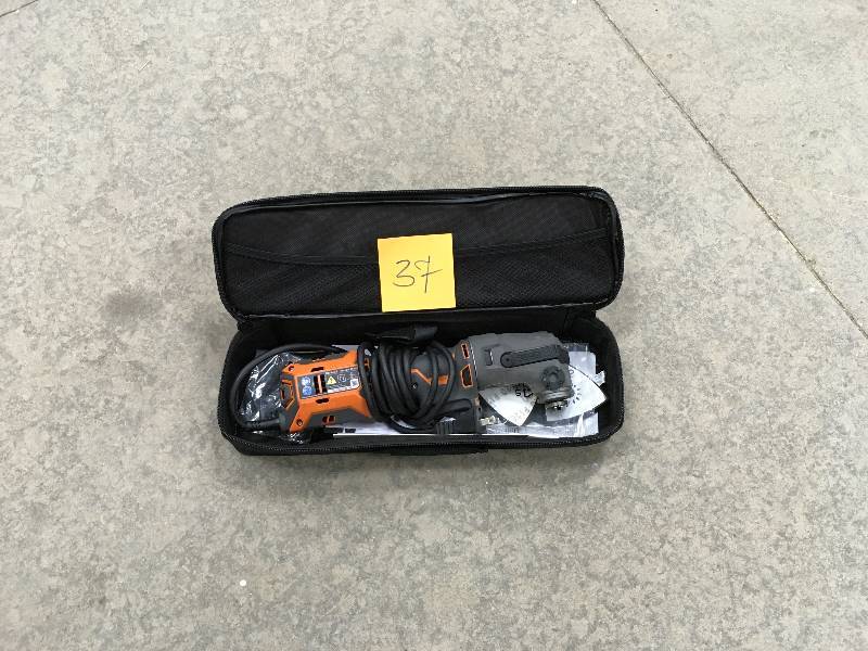 Ridgid 4.0Amp Multi-Tool with Tool Free Head In working conditions