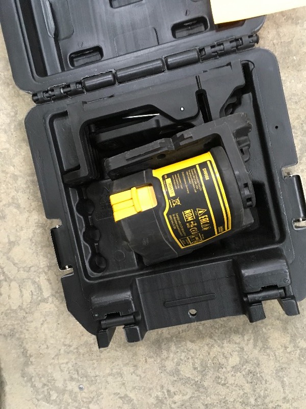 DEWALT Distance Measurer Cross-Line Laser Level  used in very good condition