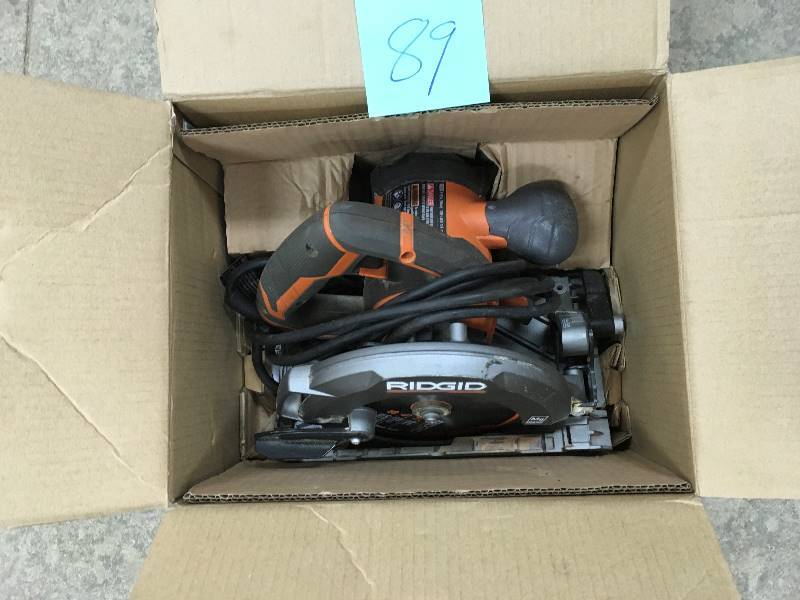 lot 89 image: Ridgid Fuego 12 Amp 6-12 in. Magnesium Compact Framing Circular Saw In working conditions
