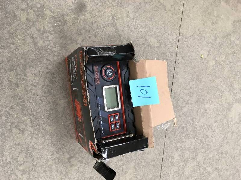 lot 101 image: Black&Decker 15 Amp Bench Battery Charger with Engine Start In working conditions