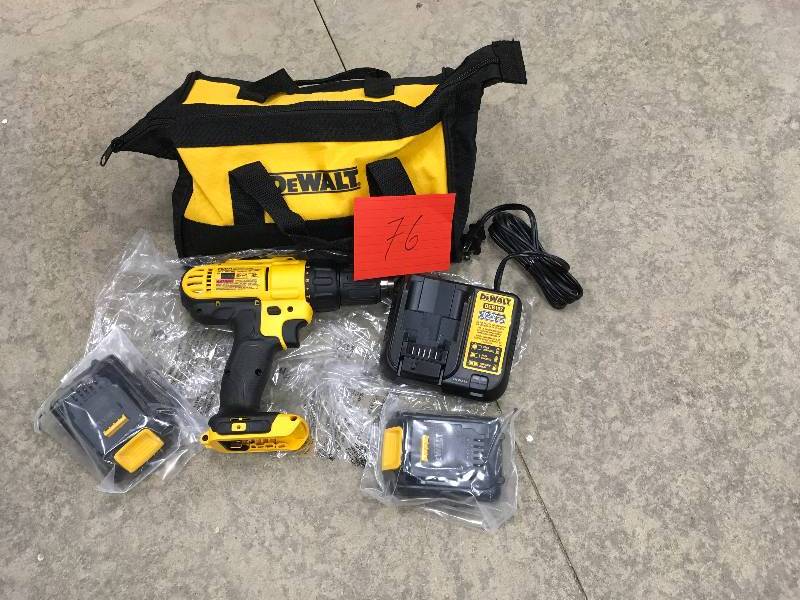 DeWalt 20Volt Max Cordless 12 in. DrillDriver Kit In working conditions