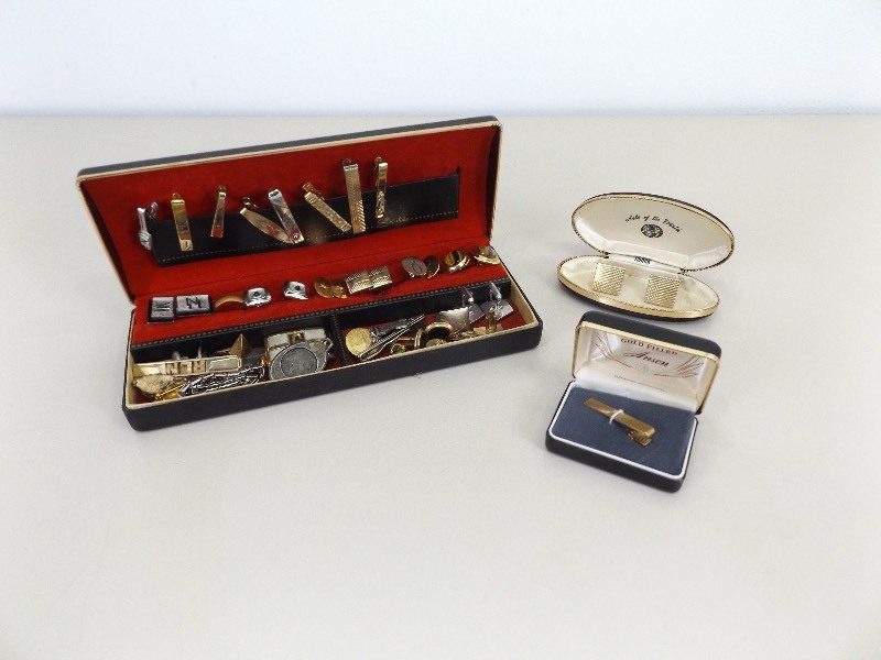 lot 23 image: Lot of Mens Costume Jewelry