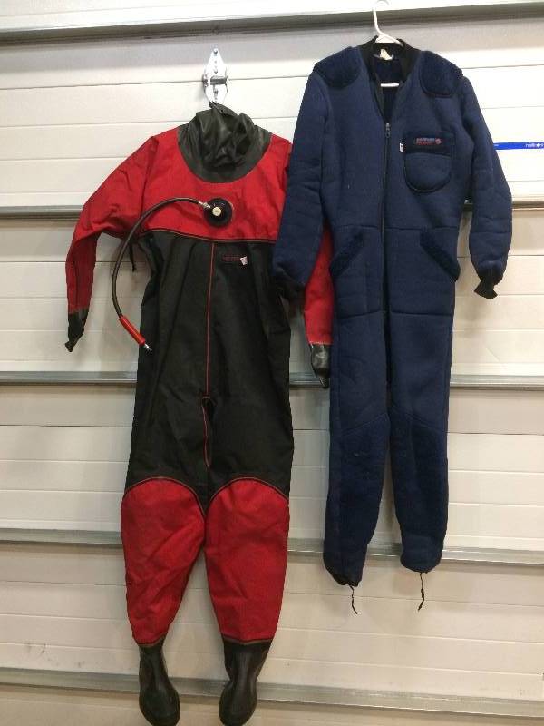 lot 32 image: Dscuba-Diving Wet Suit Set With Hea...