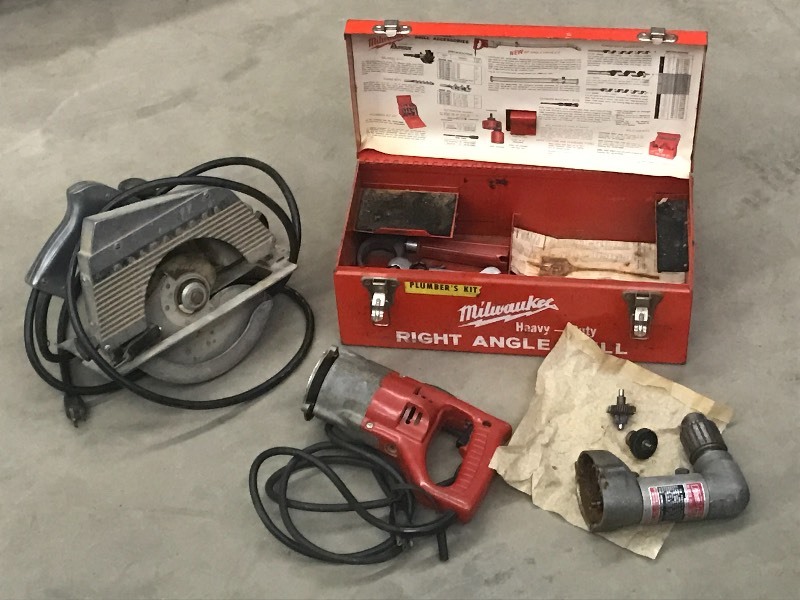 lot 21 image: Lot Of (1) Milwaukee Circular Saw ...