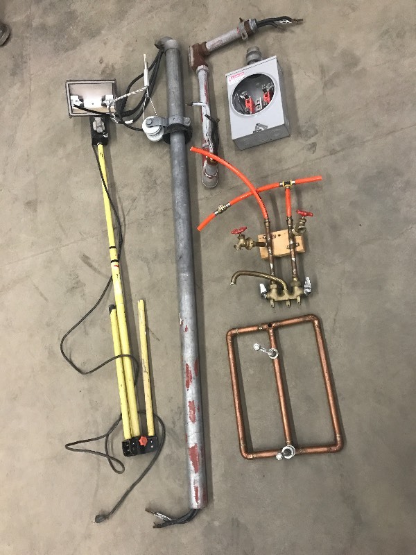 lot 29 image: Lot Of Assorted Tripod Work Light,...