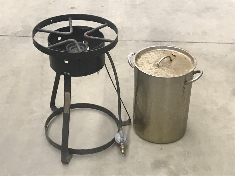 lot 40 image: LP Turkey Fryer Set (No Tank Includ...