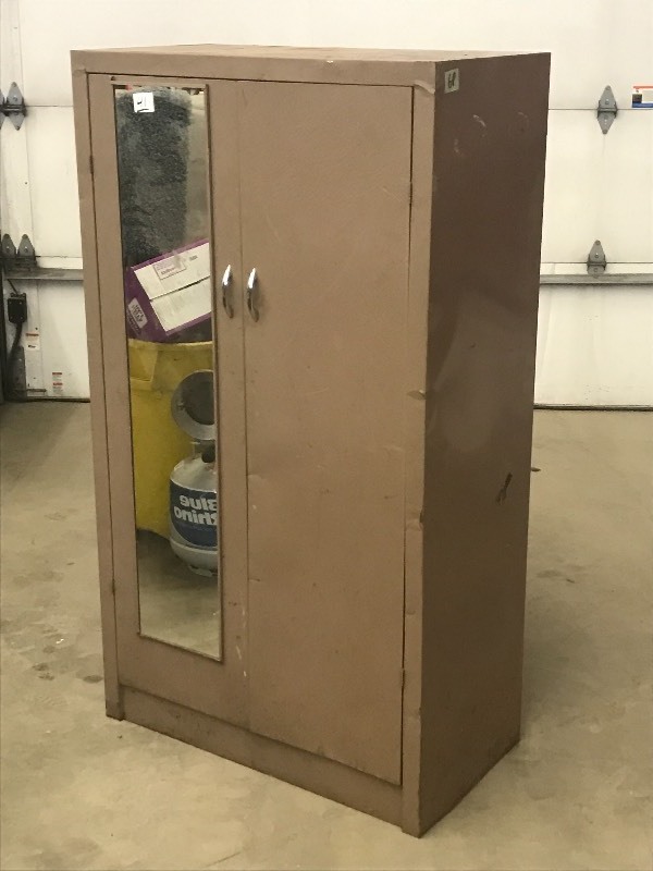 lot 41 image: 5ft Steel Shop Cabinet With Front M...