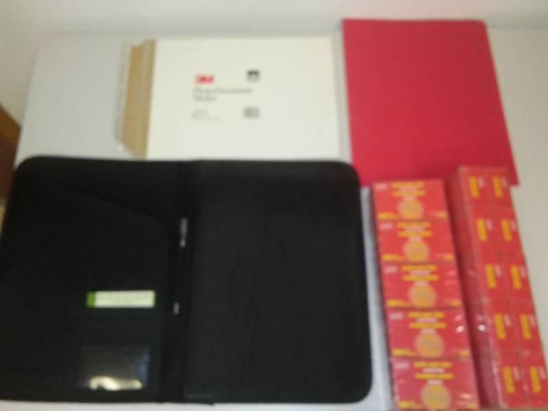 lot 1 image: NEW 2000 Jumbo Paperclips and more