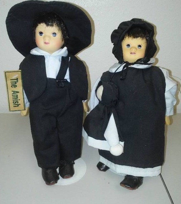 lot 5 image: Amish Dolls (2) NWT