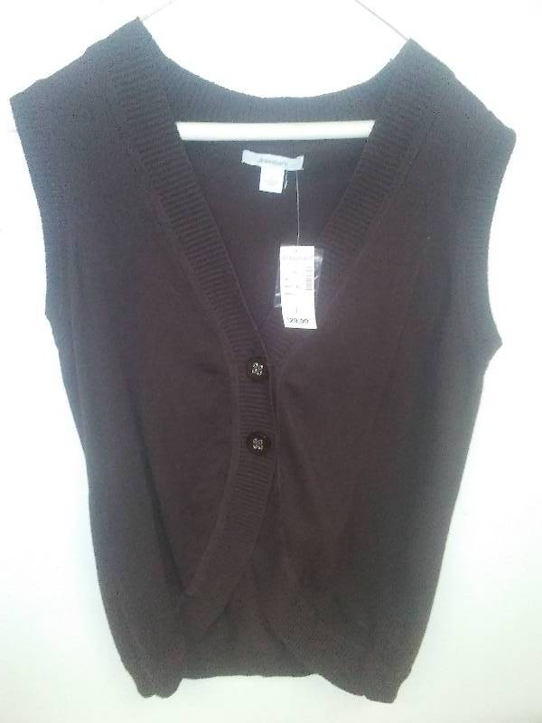 lot 19 image: NWT Size L Womens Sweater