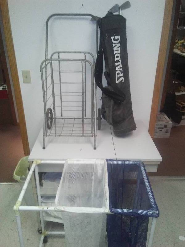 lot 35 image: 2 Carts and Golf Set