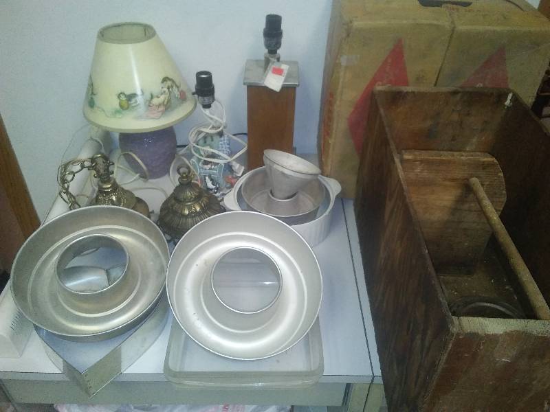 lot 38 image: Lamps, Kitchen, Grainbelt and more
