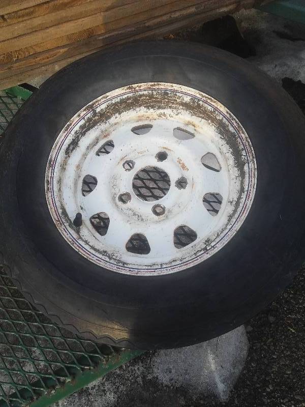 lot 45 image: Spare Tire & Rim B78-13, 4.25 Bolt pattern, 13 x 4.5 trailer use only