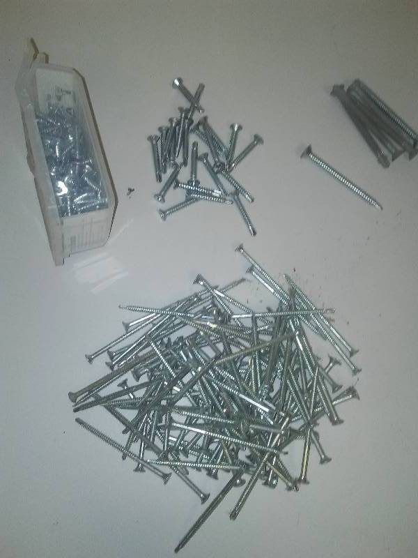 lot 58 image: Self Tapping Zinc Screws,
