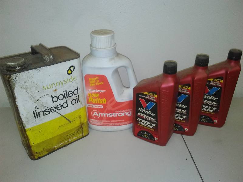 lot 59 image: 3 Quarts Valvoline Transmission Fluid, Linseed Oil and Floor Polish