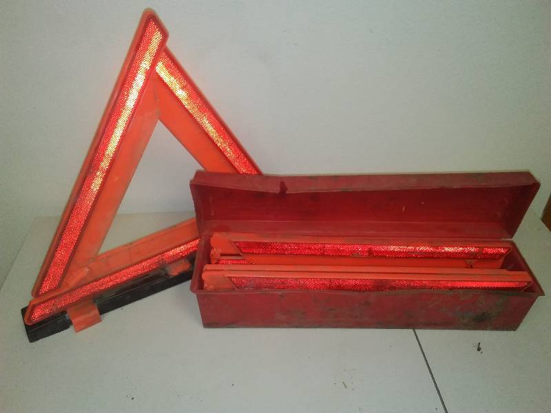 lot 65 image: DOT Emergency Triangle Flare Kit