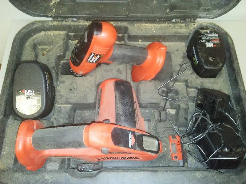 lot 77 image: Black and Decker Tool Kit Battery 15.6V Drill and circular saw