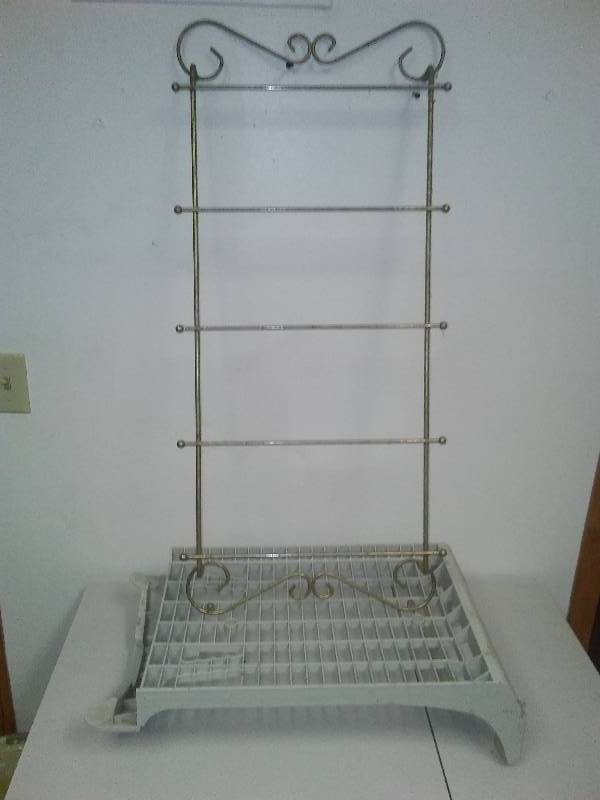 lot 80 image: Drying Rack and Metal 5 rod Rack