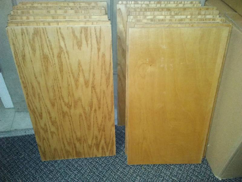 lot 85 image: 20 Oak Shelves