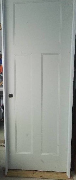 lot 89 image: NEW Interior 3 Panel Door
