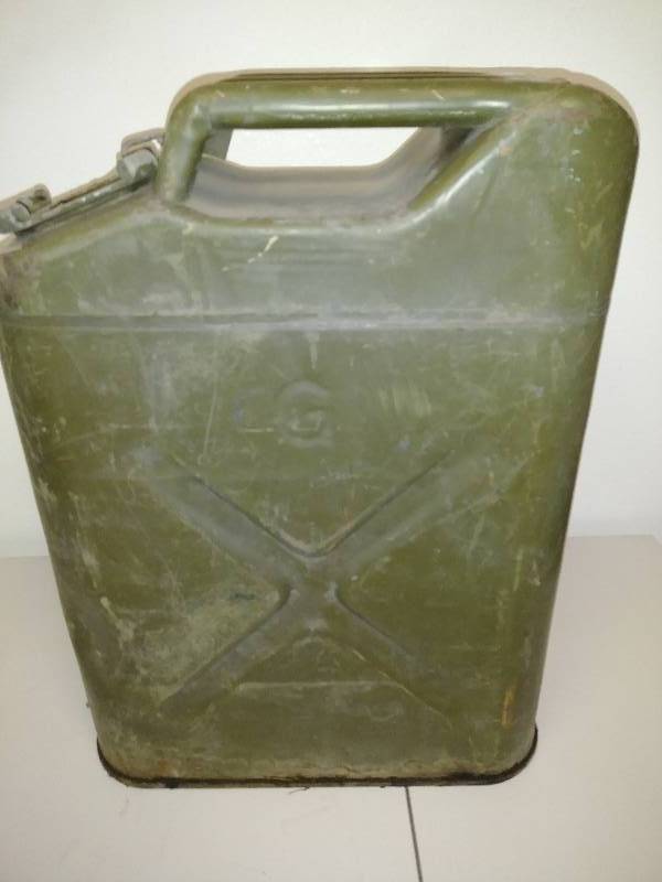 lot 137 image: Green 5-gallon Gerry  Gas Can, 1953 Military
