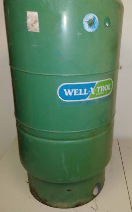 lot 139 image: Well Trol Bladder Tank
